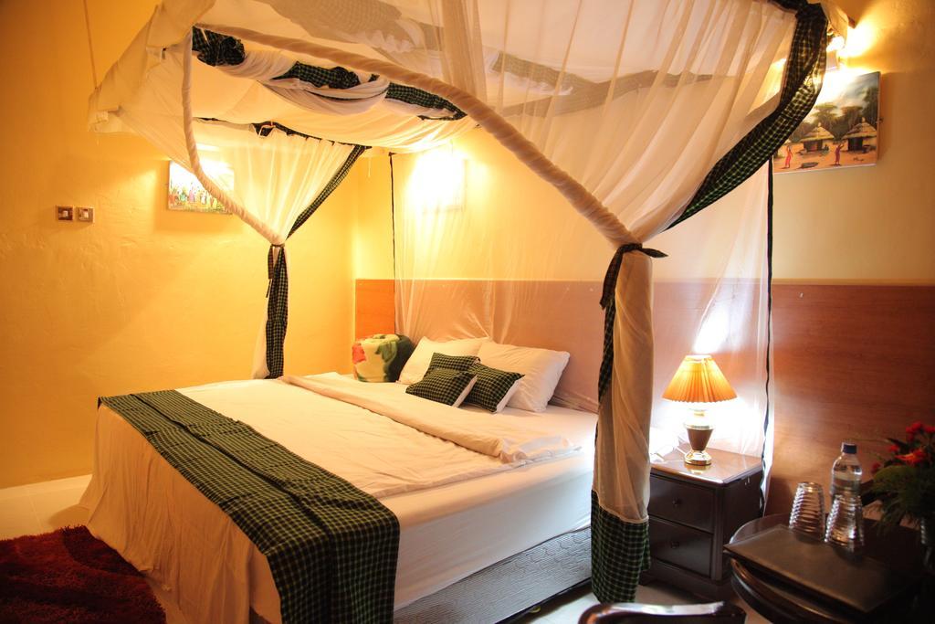 Highview Hotel Karatu Rum bild